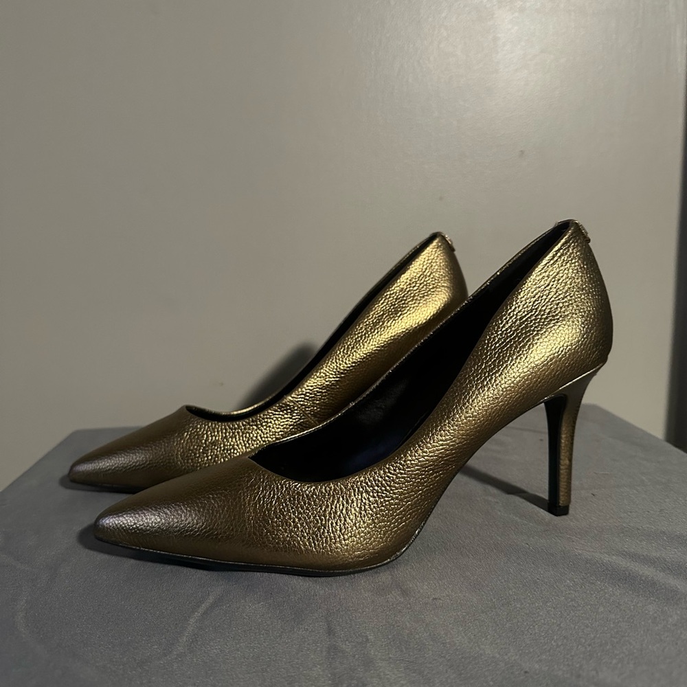 Karl Lagerfeld Gold Heels Classic Pointed-Toe Pumps
